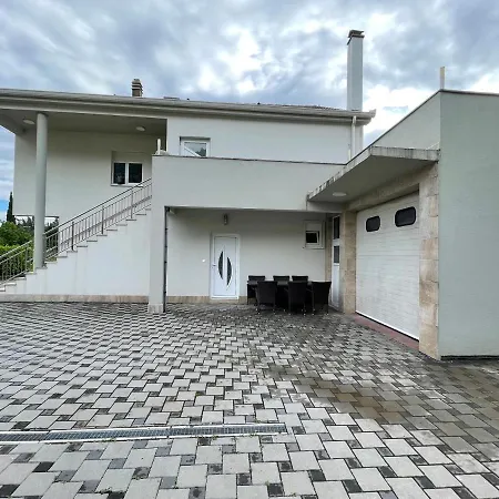 Alegro Apartment *